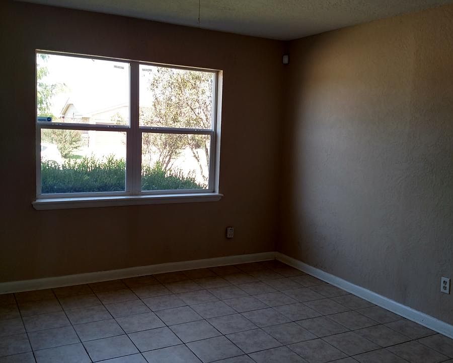 2nd image of 4624 NW Lincoln Ave
