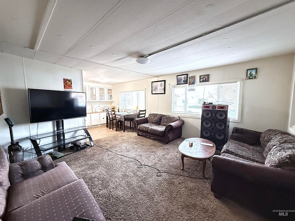 1st image of 415 1st Ave E
