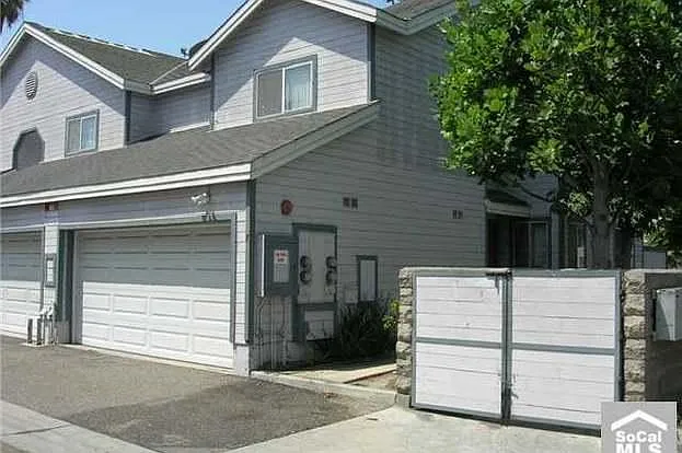 Building Photo - 403 S Newhope St #K