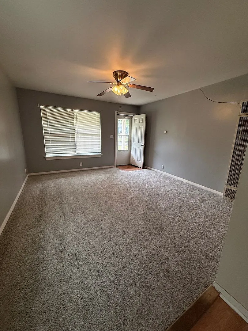 **Charming 1 Bedroom Duplex with Water/Trash & Lawn Care Included — Photo 4