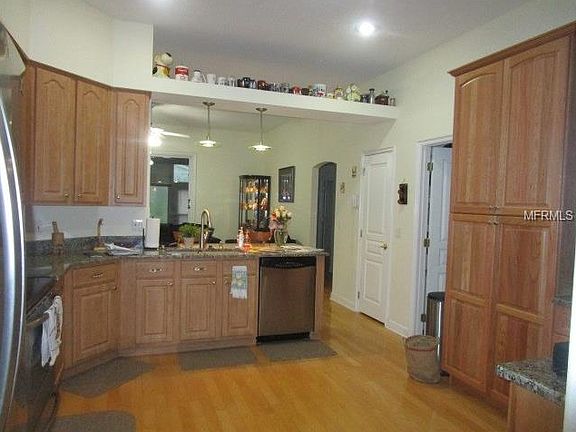 5th image of 3915 Scarborough Ct