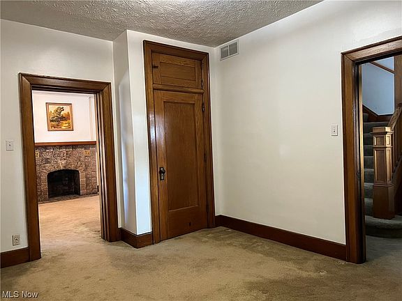 3rd image of 711 Grant Ave