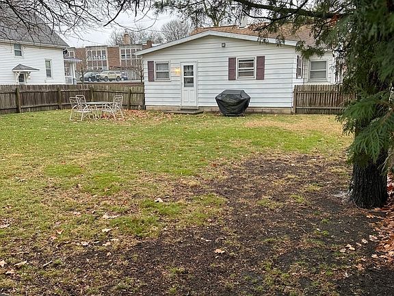 5th image of 1405 Blackstone St