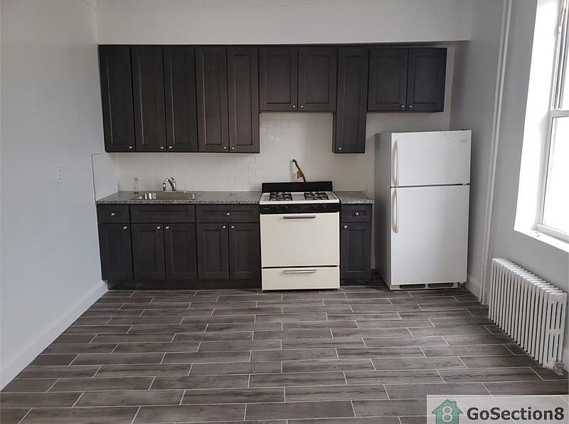 2nd image of 2030 Richmond Ter #2R