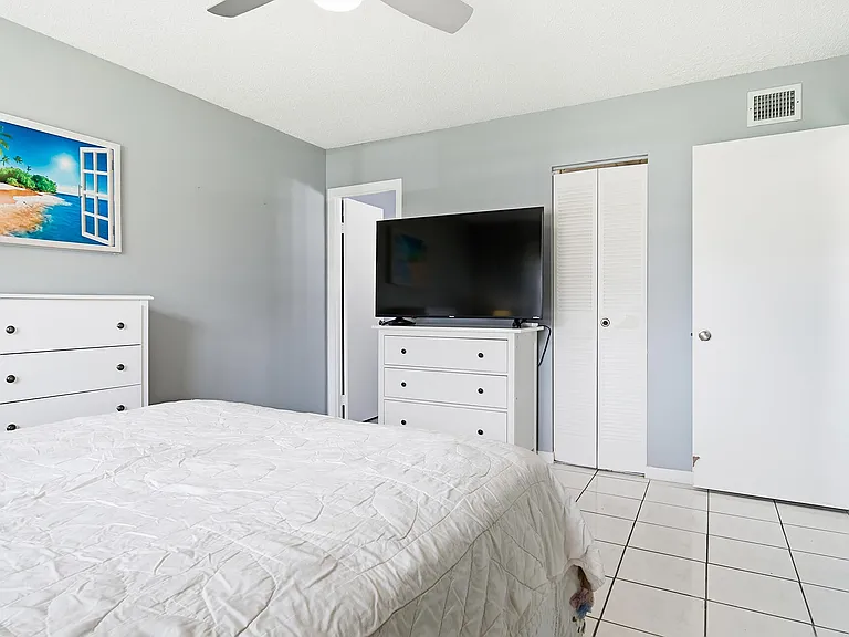 232 Lake Meryl Dr — Photo 9