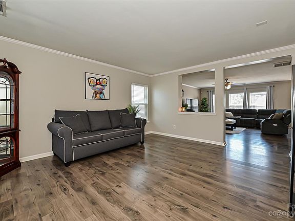 3rd image of 13512 Pontchatrain Ave
