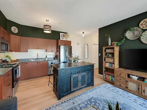 3rd image of 383 Wale Rd #303