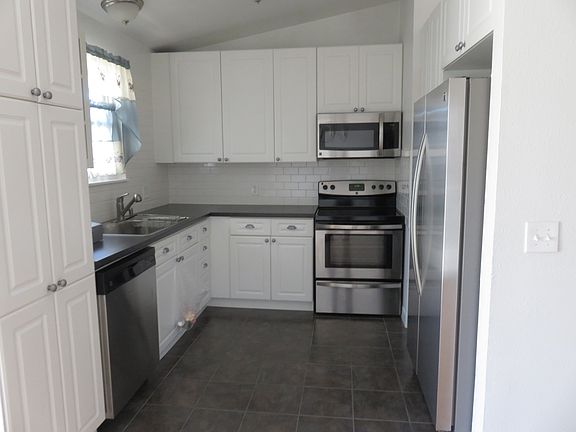 A modern up to date kitchen