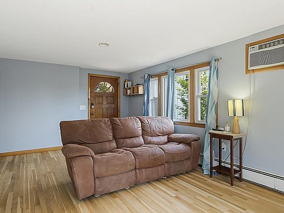 5th image of 55 Harbor Ave
