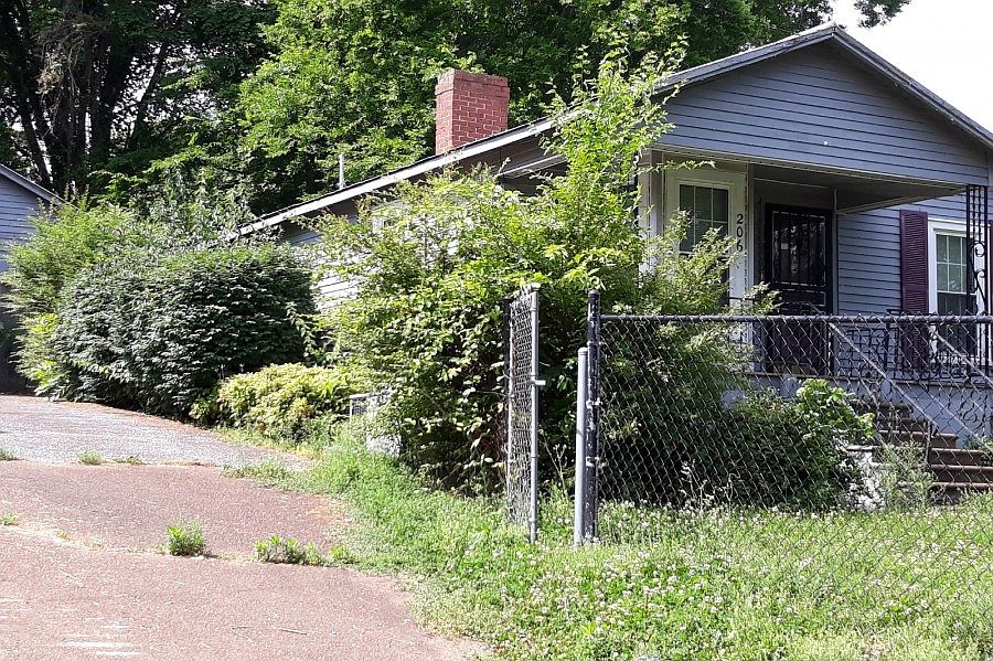 2nd image of 206 2nd Ave W