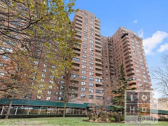 4th image of 415 Grand St APT E304