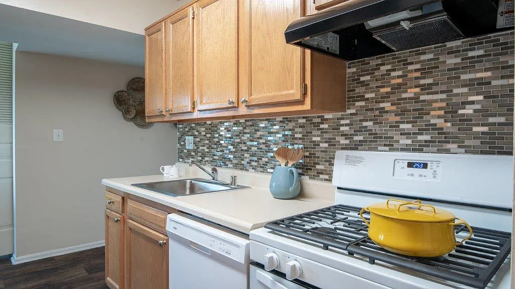 Carriage Hill Apartment Homes — Photo 2