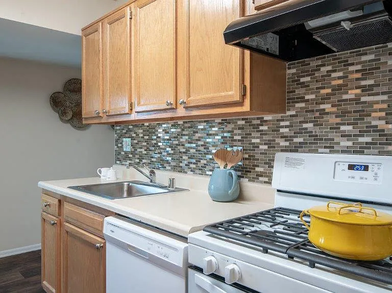 Carriage Hill Apartment Homes — Photo 2