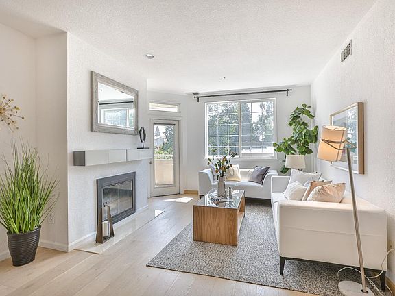 4th image of 231 N El Camino Real APT 202