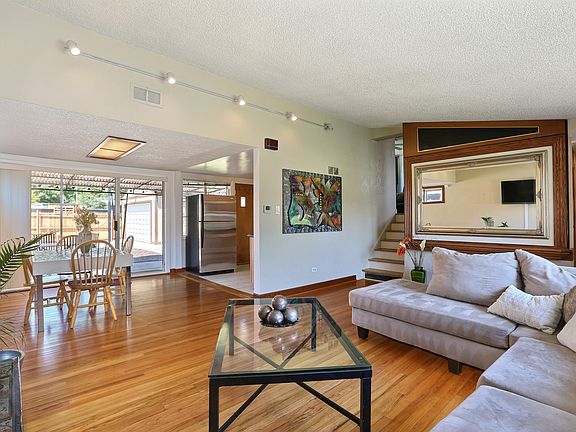 4th image of 3015 Glencoe Street