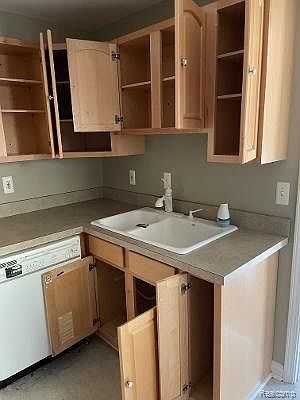 3rd image of 87 Waterly Ave