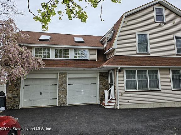 2nd image of 464 Pelton Ave