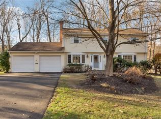 37 Cliffmount Dr, Bloomfield, CT 06002