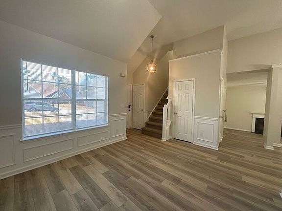 3rd image of 3587 Oakshire Way SE