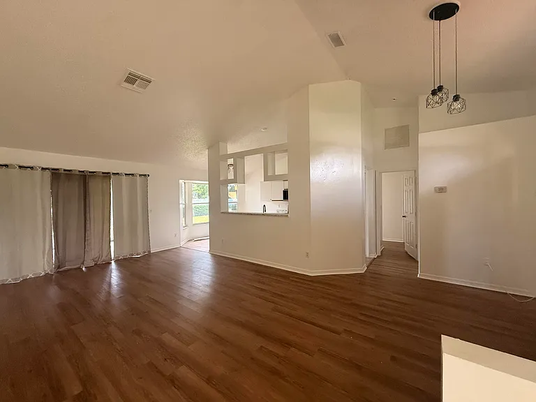 1765 SW Desert Ave — Photo 2