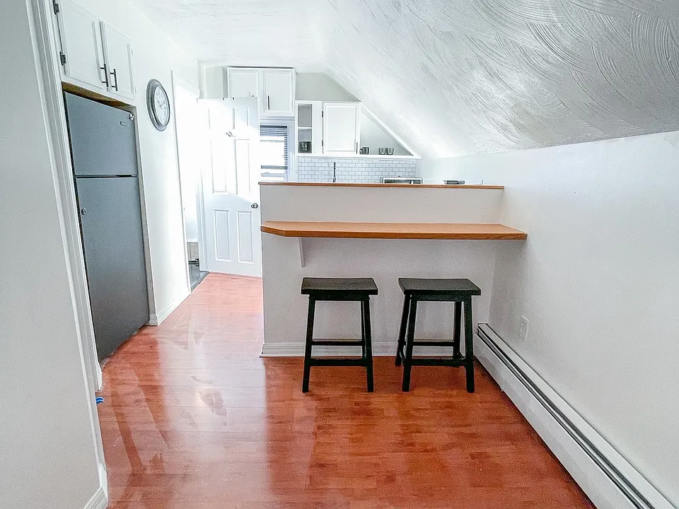 64 Walnut St #3
