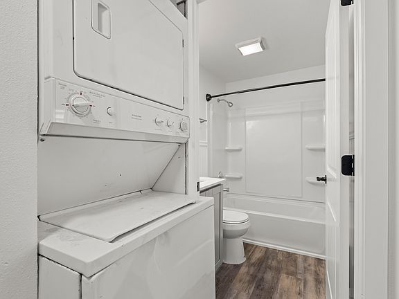 2nd image of 813 Woodford Ave N APT 3