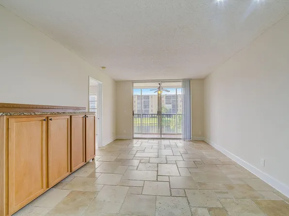 7940 NW 50th Street #203, Lauderhill, FL 33351