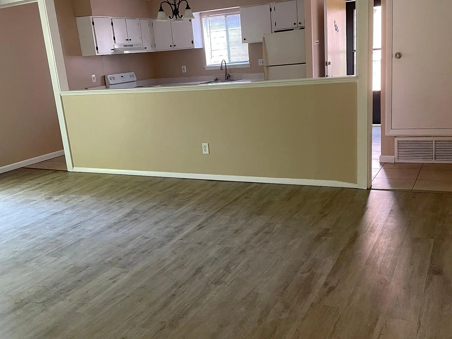 706 Meadow Woods Ln — Photo 2