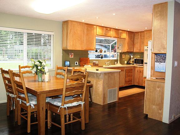 3rd image of 2670 Forest Knoll Ln