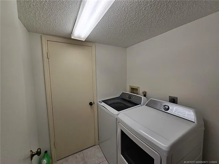 316 NE Edgewater Dr — Photo 17