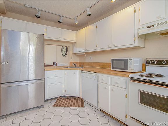 3rd image of 7500 NW 17th St APT 309