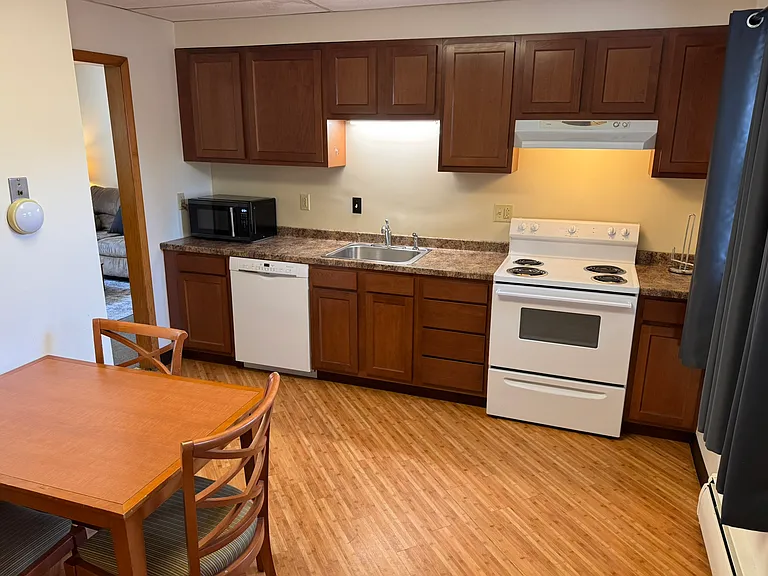 220 N Quarry St — Photo 1