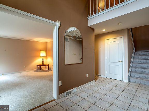 5th image of 505 Thorngate Pl