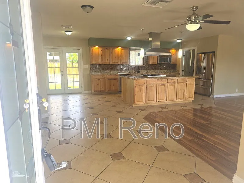 3 bed, 2.0 bath, 1508 sqft, $2,460 — Photo 4