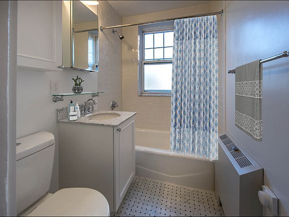4th image of 22 Chauncy St #17D