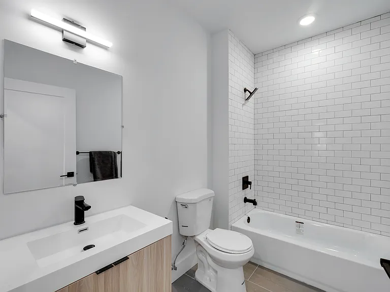 2400 E Huntingdon St — Photo 15