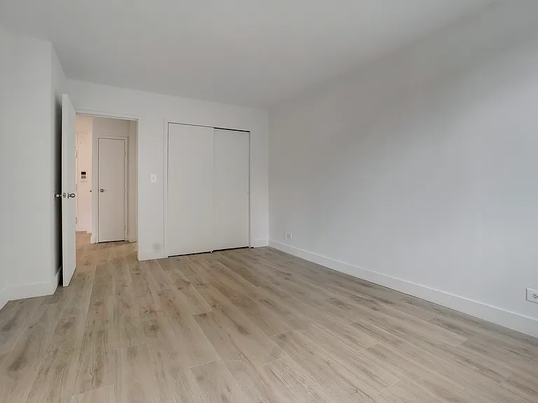 300 Mercer St #16L — Photo 6