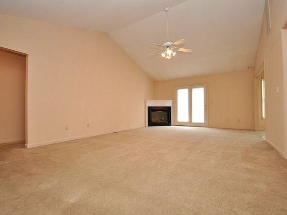 3rd image of 2301 W Christy Ln