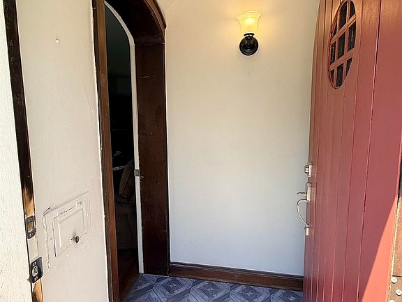 4th image of 525 Avenue F