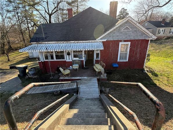809 S Hamilton St, Eden, NC 27288