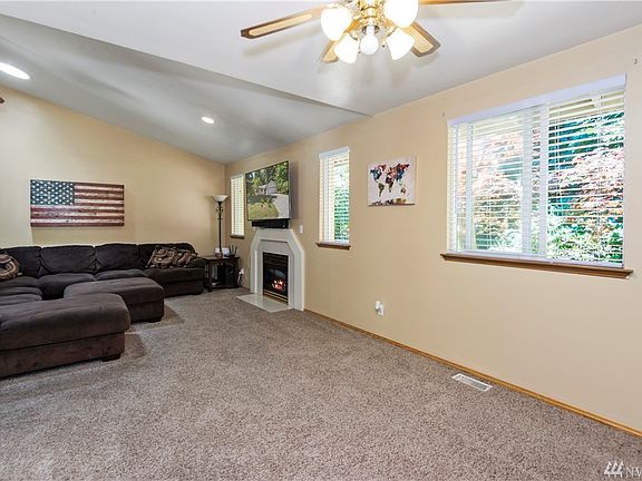 5th image of 6825 Townsend Ln NE