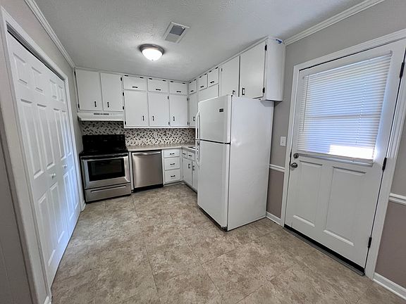 3rd image of 4862 Valley Dale Dr SW