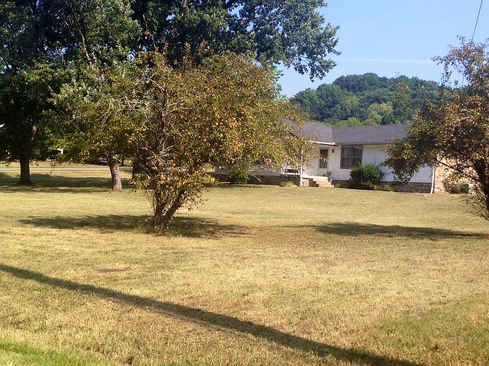 2nd image of 215 Dry Creek Rd