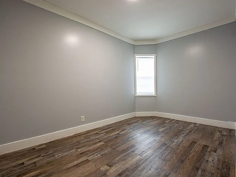 2523 Ames Ave — Photo 8