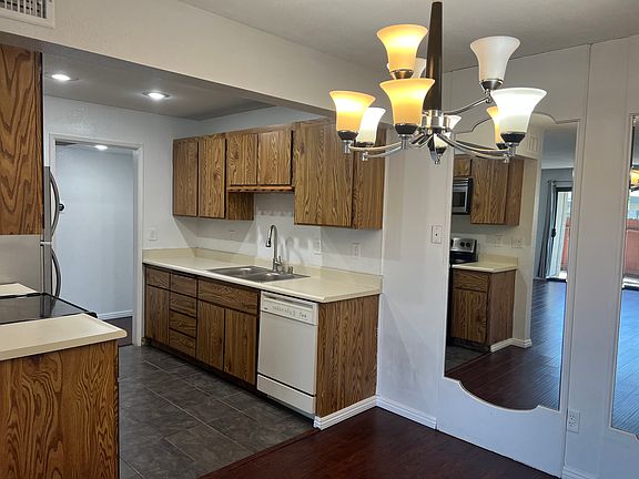 5th image of 3636 Sumner Ave APT 111