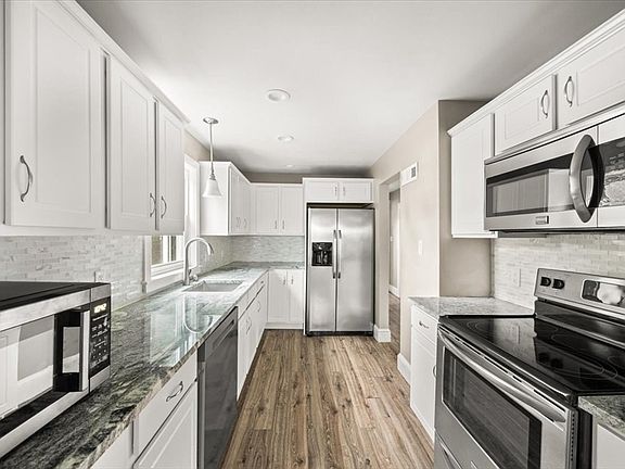 5th image of 89 School St