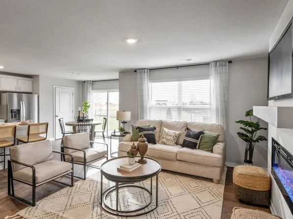 110 Oak Dr, Palo, IA 52324