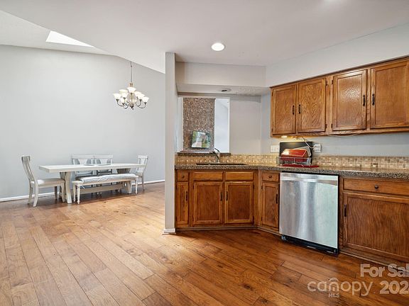 5th image of 14607 Sapphire Ln
