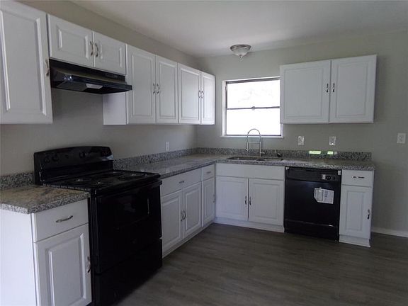 3rd image of 414 Gardenia St