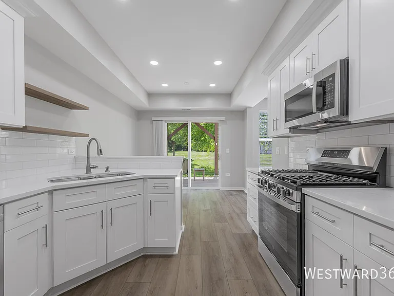 24821 Gates Ct — Photo 2